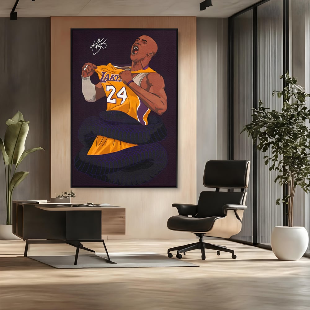 Tablou canvas cu ilustratie digitala portret kobe bryant, in rama de aluminiu negru, pe perete intr-un birou